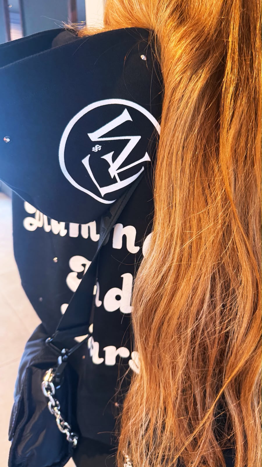 Detalle de hoodie Fast Money